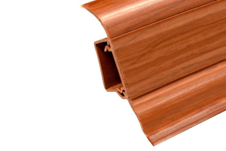 Obvodová soklová lišta plastová Döllken SLK 50 - W 133 Třešeň country (pro PVC a vinyl) - 250cm
